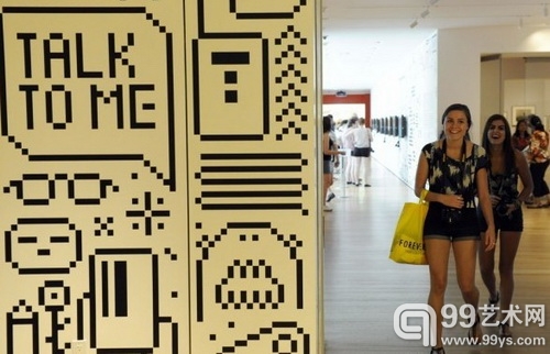 点击图片查看下一页 纽约现代艺术博物馆中“与我交谈”展正在举办
