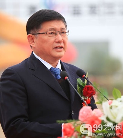 宁夏自治区党委常委、宣传部长杨春光宣布艺术节开幕