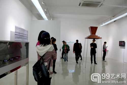 俆文恺《安慰剂》展览现场