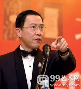 北京瀚海首届拍卖会的拍卖师王刚