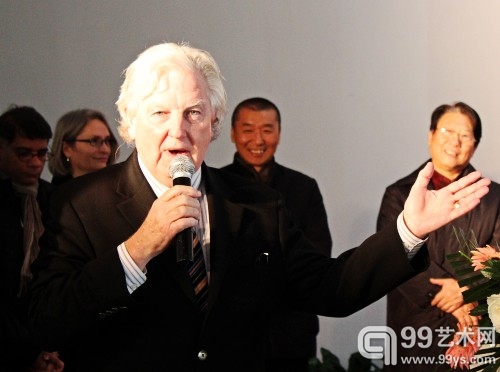 点击图片查看下一页 策展人托尼.詹斯