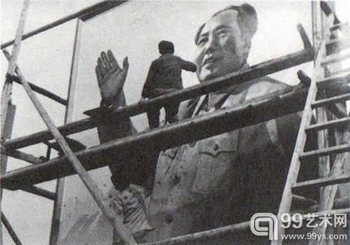 1968年在关牛棚期间，蔡亮在绘制毛泽东像