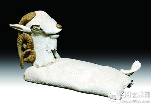 周国桢 / Zhou Guozhen "羚羊"雕塑 / Porcelain Sculpture of "Antelope"瓷 / Ceramic H: 21cm 2008