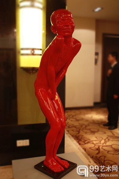 陈文令 《红孩儿》 玻璃钢 着色 2002年 十六件之第三件 56x32x162cm 估价：60,000-80,000,RMB