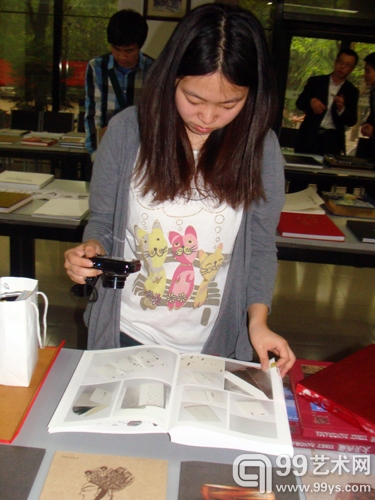 德信美艺术书籍展抵达西安美院