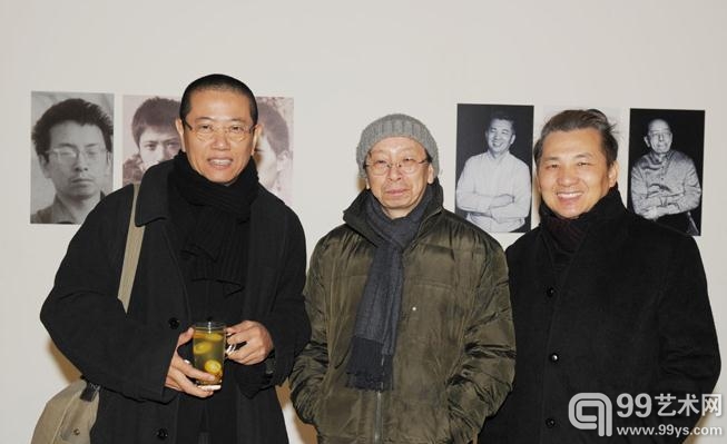 陈丹青（左）、林旭东（中）、韩辛（右）认识四十年后，通过自己的旧作回到了1970年代——一个“艺术最真的年代”。