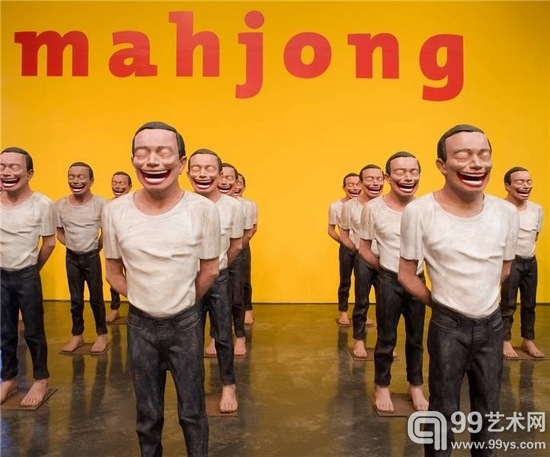 乌利·希克收藏作品展“麻将”现场的岳敏君作品