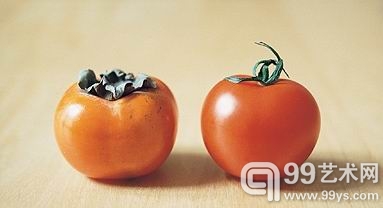 岛袋道浩（Shimabuku）的作品“Kaki and Tomato”（2008）