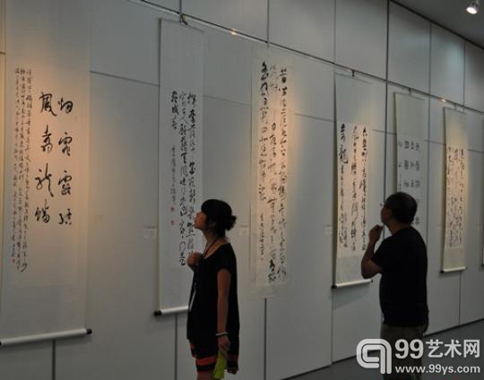 全国书画名家作品展的作品面向全国书画名家征稿，最终102位书画家的102幅作品脱颖而出。