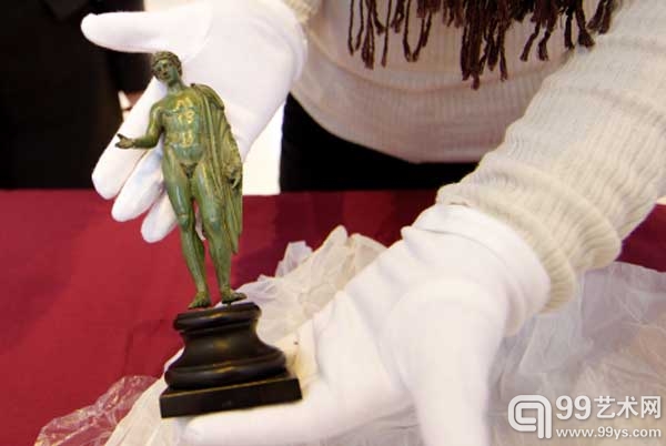 一件1901年時從法國杜埃市一家博物館中被盜走的羅馬小雕像浮出水面