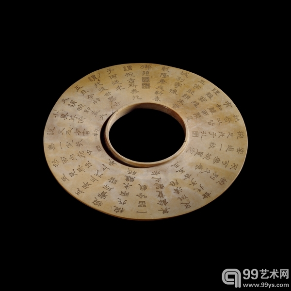 玉璧 来自中国，商朝，约公元前1500-1050年。