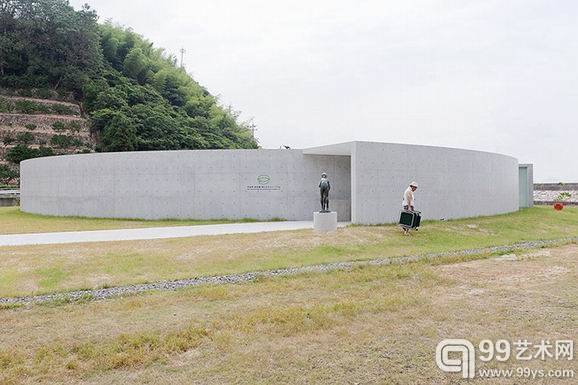 伊东丰雄博物馆第三座建筑 岩田健母与子博物馆