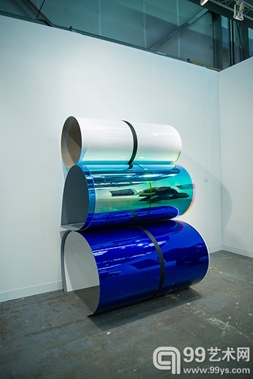 点击图片查看下一页 鲍勃·凡·奥尔索瓦画廊(Galerie Bob van Orsouw)展位,茱莉亚·道尔特(Julia Dault)的2013年作品《无题24号,3月4日下午3点半-晚6点》(Untitled 24, 3:30 PM- 6:00 PM, March 4)