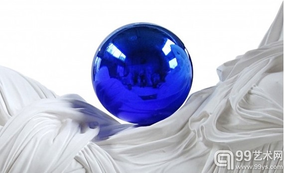 杰夫·昆斯（Jeff Koons）在David Zwirner画廊举办的展览“Gazing Ball”