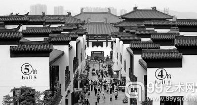 文博宫的唐宋大街吸引了众多游客。