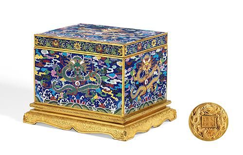 Lot599 清乾隆 铜胎掐丝珐琅龙纹暖砚匣(长 21.2cm 宽 14.5cm 高15.8cm)