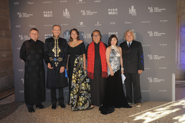 鲨鱼与人类展览开幕（左：Peter Knights, Robert Calcagno, Leila Elling, Victor Hwang, May Mei, George Wong)