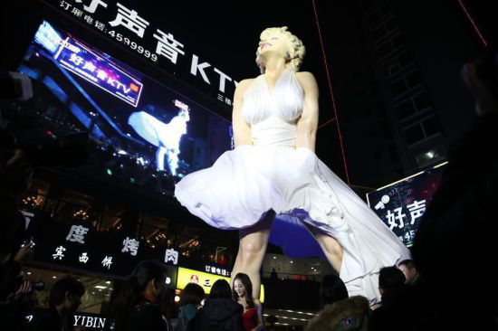 号称中国最高的玛丽莲·梦露大型逼真雕塑