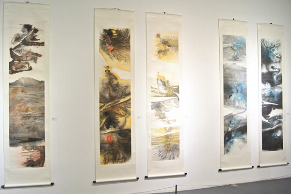 美籍华人艺术家任敏展出作品