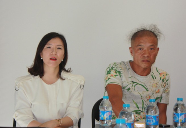 白盒子执行馆长金秀炫与艺术家王庆松在新闻发布会上