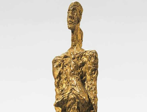 2.贾科梅蒂(ALBERTO GIACOMETTI)的《FEMME DE VENISE II》,成交价904.25万英镑。该作构思于1956年,高120.5cm,原先估价为800-1200万英镑。