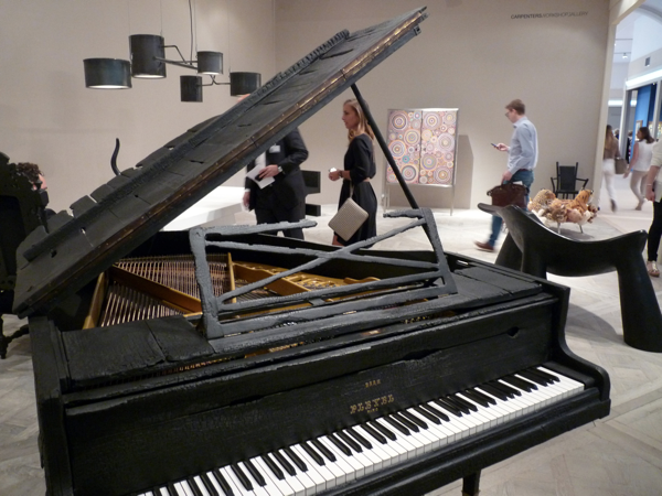  4. Maarten Baas作品“烧坏的钢琴”