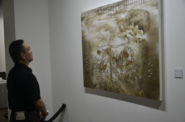策展人皮道坚在展览现场