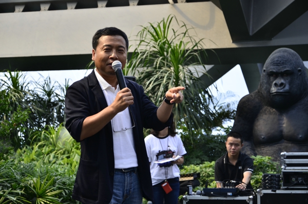 策展人黄笃