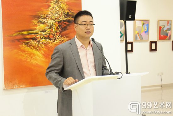 迪拜策展人顾文灿先生主持开幕式