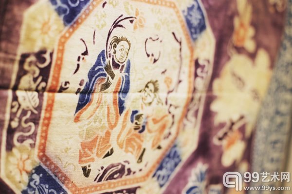 100文艺景象·珍物展_参展作品_黄永松【和合二仙彩印花布包袱巾】