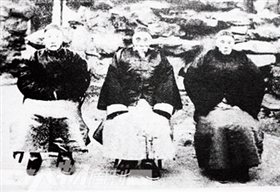 1934年初春，在北平中山公园，朱益藩（左一）、陈宝琛、陈三立合影