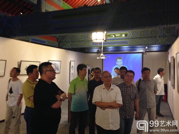 邵建武先生与参展艺术家等合影