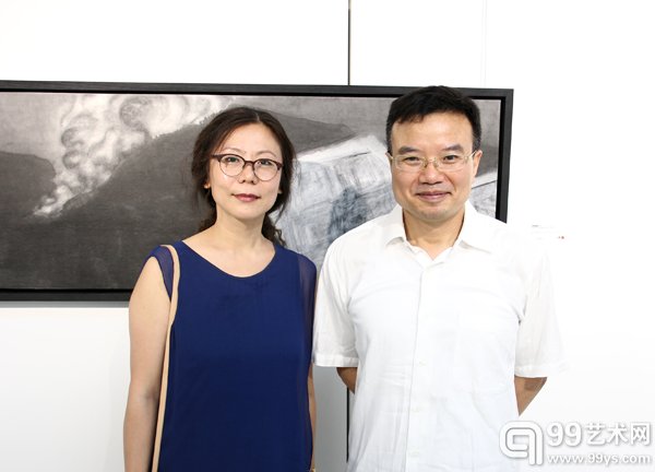 参展艺术及家与策展人合影