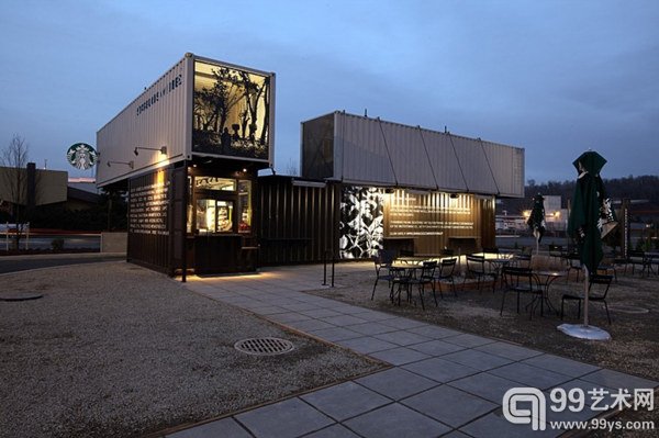 美国华盛顿州Tukwila这家星巴克建筑设计非常“生态友好”，主体是四个集装箱