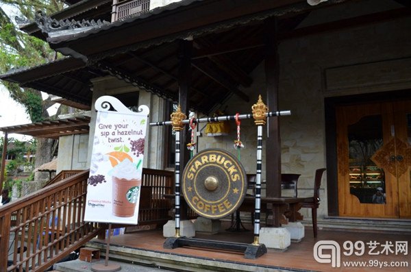 巴厘岛Ubud的这家星巴克店原来是一家寺庙的库房