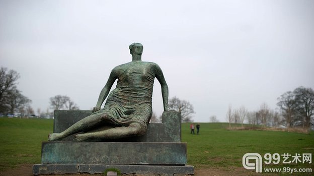约克郡雕塑公园（Yorkshire Sculpture Park）中的亨利·摩尔雕塑作品
