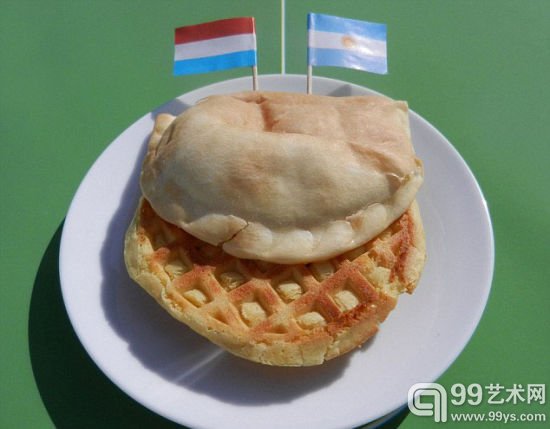 美艺术家巧手混搭各国美食重现世界杯