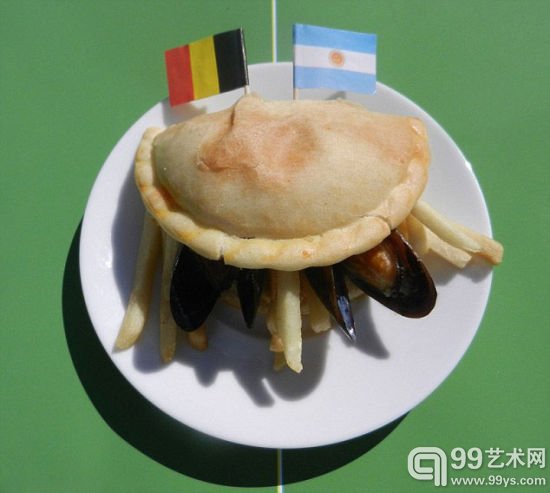 美艺术家巧手混搭各国美食重现世界杯