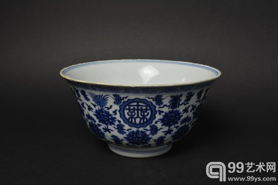 清乾隆(官) 青花缠枝莲托八宝开光万寿无疆大碗