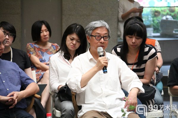 座谈会现场艺术史家高名潞发言