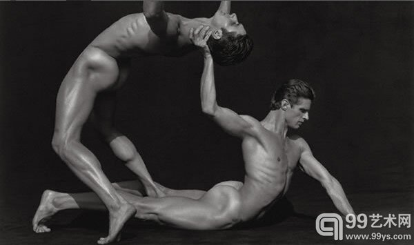 Herb Ritts, 《皮埃尔与尤里，洛杉矶》，1999（局部）