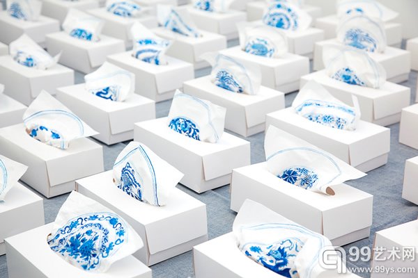手绘纸巾－国画颜料、纸巾、录像（许开桥）