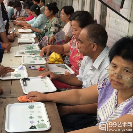 英媒记者揭秘缅甸翡翠交易阴暗面