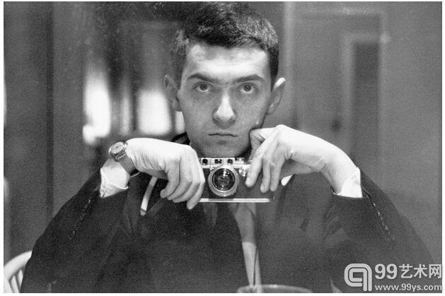 斯坦利·库布里克（Stanley Kubrick）自拍照，1949年