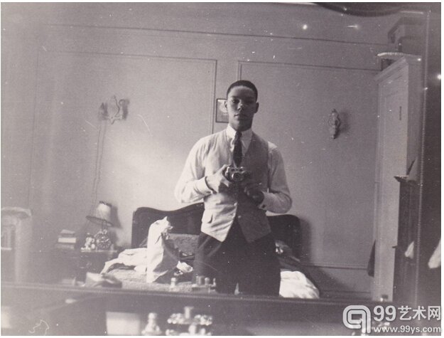 鲍威尔自拍照，1950年代