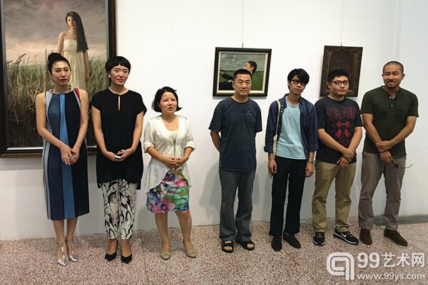 “犹清之约”新具象四人展 开幕式现场（左一：策展人多兰娜、左二：策展人李典临、左三：红鼎艺术总经理杨红）