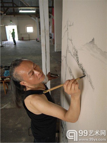 戴光郁在“北窗高卧图”布展现场