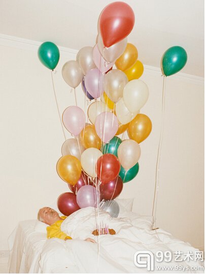 2.香港:乐曼慕品画廊群展 “Under the Skin” , 持续到8月16日.图为艺术家Juergen Teller作品“Cerith, Suffolk” (2011) 