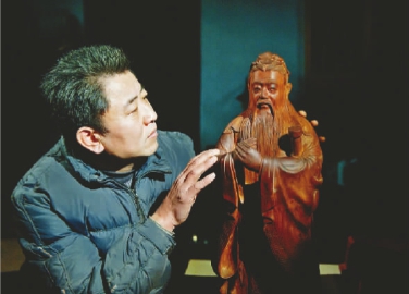 邹庆泮说：“在不久的将来，我希望自己能成为一个顶级工艺美术大师。 ”