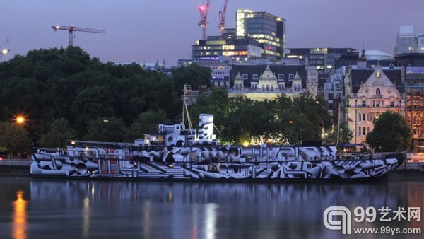 Tobias Rehberger作品《Dazzle Ship 》(2014)